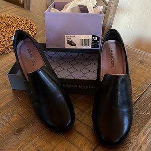 Aravon black slip in shoes